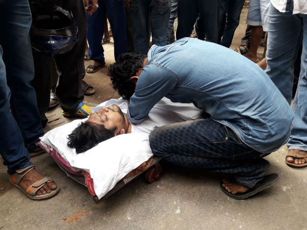কলকাতা ময়দানে ডেঙ্গির থাবা, প্রাণ হারালেন প্রাক্তন ফুটবলার কলকাতা ময়দানে ডেঙ্গির থাবা, প্রাণ হারালেন প্রাক্তন ফুটবলার