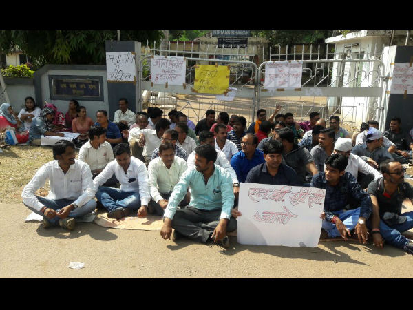 মার্চের মধ্যেই চলে যাবে চাকরি! 'অসহযোগ আন্দোলনে' এইচএসসিএল-এর ৭ হাজার চুক্তিভিত্তিক কর্মী মার্চের মধ্যেই চলে যাবে চাকরি! 'অসহযোগ আন্দোলনে' এইচএসসিএল-এর ৭ হাজার চুক্তিভিত্তিক কর্মী