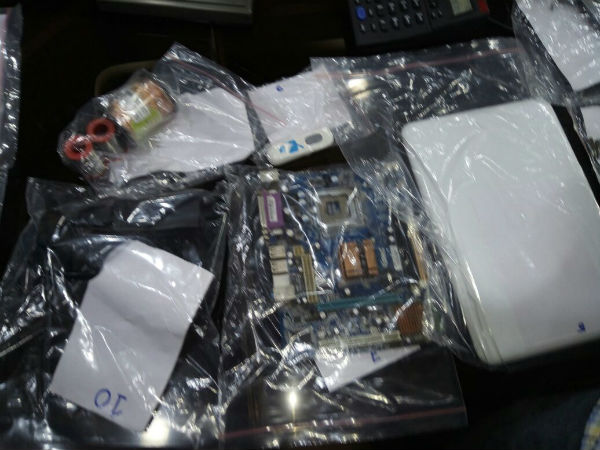 কলকাতায় আল কায়েদা! চিৎপুর স্টেশনে এসটিএফের জালে ৩ খতরনাক জঙ্গি কলকাতায় আল কায়েদা! চিৎপুর স্টেশনে এসটিএফের জালে ৩ খতরনাক জঙ্গি
