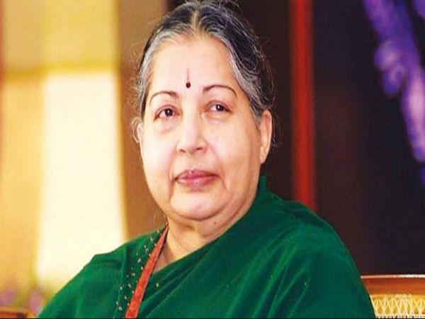 চেন্নাই-য়ে জয়ললিতার বাড়িতে অভিযান আয়কর দফতরের চেন্নাই-য়ে জয়ললিতার বাড়িতে অভিযান আয়কর দফতরের