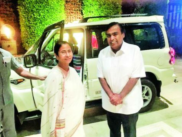 বিজনেস সামিটে আমন্ত্রণ জানাতে মুকেশ আম্বানির বাড়িতে মমতা বিজনেস সামিটে আমন্ত্রণ জানাতে মুকেশ আম্বানির বাড়িতে মমতা