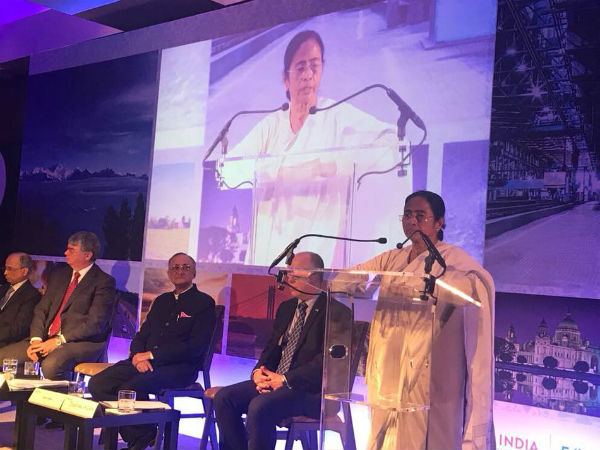 বড় বড় কথা তাঁর না-পসন্দ, শিল্প থেকে শিক্ষার প্রসারে স্কটল্যান্ডকে ‘বন্ধু’ বানালেন মমতা বড় বড় কথা তাঁর না-পসন্দ, শিল্প থেকে শিক্ষার প্রসারে স্কটল্যান্ডকে ‘বন্ধু’ বানালেন মমতা