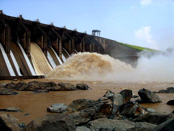 দুর্গাপুরে ব্যারাজের লকগেটে ফাটল
