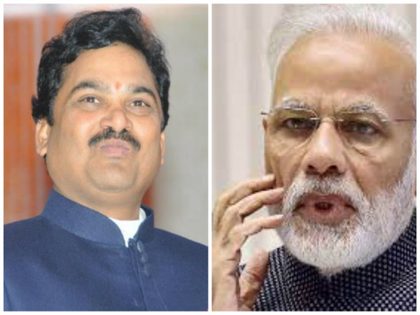 রাস্তায় খুল্লামখুল্লা 'প্রকৃতির ডাকে সাড়া' দিয়ে এই কীর্তি বিজেপি মন্ত্রীর! তারপর যা শুরু হল রাস্তায় খুল্লামখুল্লা 'প্রকৃতির ডাকে সাড়া' দিয়ে এই কীর্তি বিজেপি মন্ত্রীর! তারপর যা শুরু হল