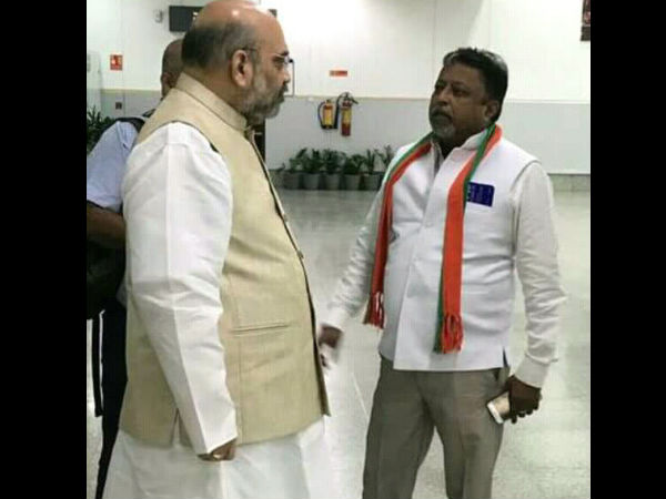 আপাতত ধরে খেলতে চান মুকুল, মোদীর রাজ্য-জয়ের পরেই ফের আক্রমণ মমতাকে আপাতত ধরে খেলতে চান মুকুল, মোদীর রাজ্য-জয়ের পরেই ফের আক্রমণ মমতাকে