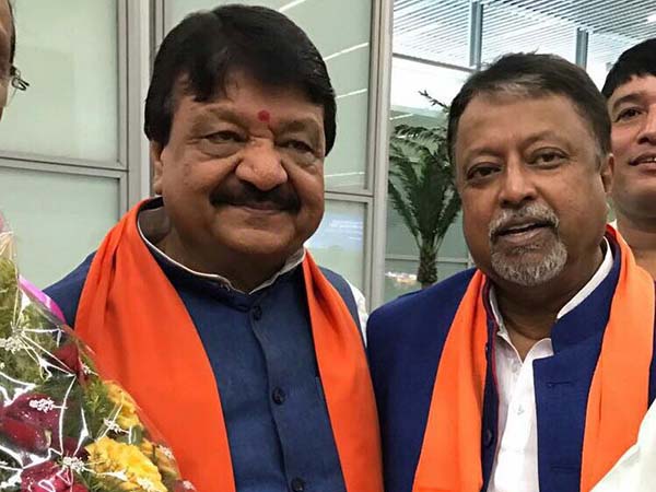 কাঁচরাপাড়ায় রেল অবরোধে ‘চক্রান্তে’র গন্ধ! মমতাকে কী ভাষায় বিঁধলেন মুকুল কাঁচরাপাড়ায় রেল অবরোধে ‘চক্রান্তে’র গন্ধ! মমতাকে কী ভাষায় বিঁধলেন মুকুল