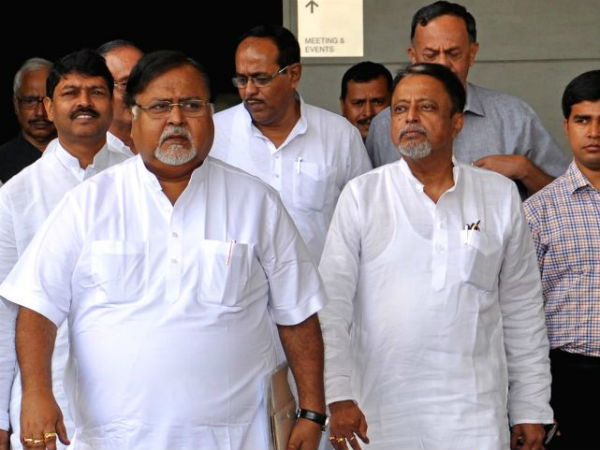 ‘গদ্দার’ মুকুল তৃণমূলের বন্ধু! পার্থর নয়া বয়ানে গভীর চিন্তায় বিজেপি ‘গদ্দার’ মুকুল তৃণমূলের বন্ধু! পার্থর নয়া বয়ানে গভীর চিন্তায় বিজেপি