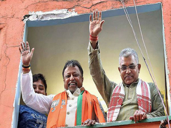 বামেদের এই পুরনো পথেই কিস্তিমাত করতে চান মুকুল রায় বামেদের এই পুরনো পথেই কিস্তিমাত করতে চান মুকুল রায়