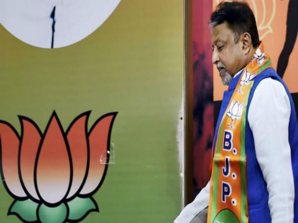 বামেদের এই পুরনো পথেই কিস্তিমাত করতে চান মুকুল রায় বামেদের এই পুরনো পথেই কিস্তিমাত করতে চান মুকুল রায়