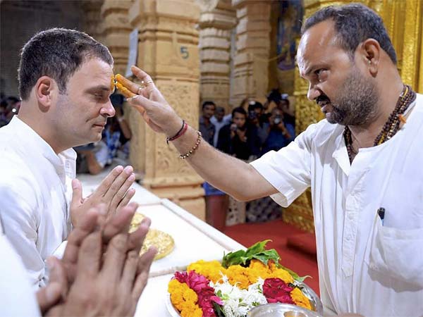 রাহুল গান্ধীর নাম লেখা অ-হিন্দু রেজিস্টারে রাহুল গান্ধীর নাম লেখা অ-হিন্দু রেজিস্টারে