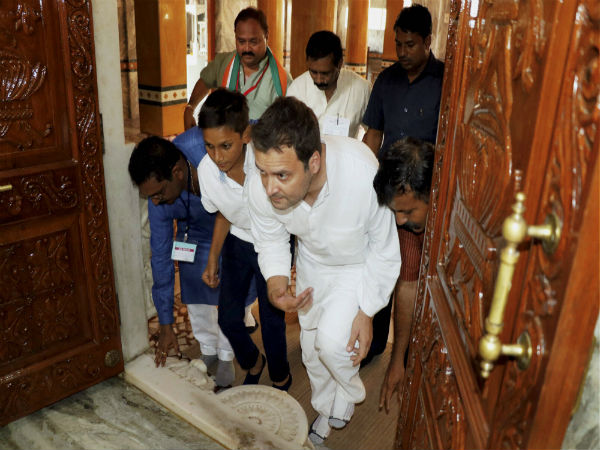 মন্দিরে পুজো দিয়ে উত্তর গুজরাতে নির্বাচনী প্রচার শুরু রাহুলের, কটাক্ষ মোদীর দলের মন্দিরে পুজো দিয়ে উত্তর গুজরাতে নির্বাচনী প্রচার শুরু রাহুলের, কটাক্ষ মোদীর দলের
