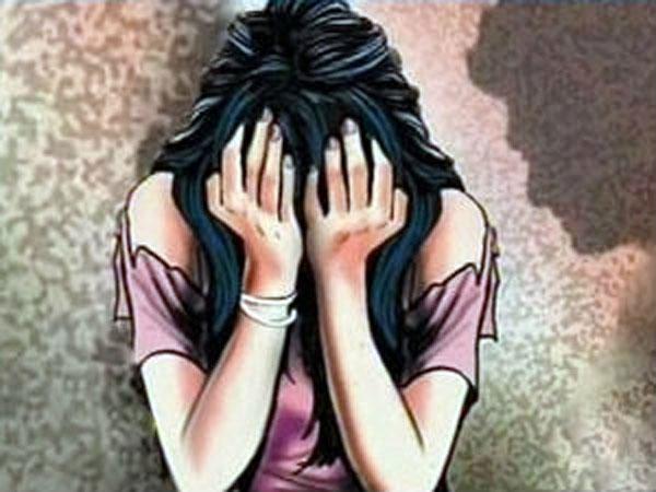 স্কুলের সম্মান বাঁচাতে ধর্ষিতা ছাত্রীর সঙ্গে অমানবিক আচরণ স্কুলের সম্মান বাঁচাতে ধর্ষিতা ছাত্রীর সঙ্গে অমানবিক আচরণ
