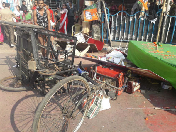 নোট বাতিল বনাম কালো টাকার যুদ্ধে তৃণমূল ও বিজেপি, রণক্ষেত্র মহানগর নোট বাতিল বনাম কালো টাকার যুদ্ধে তৃণমূল ও বিজেপি, রণক্ষেত্র মহানগর