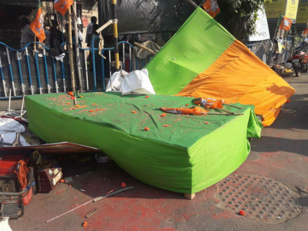 নোট বাতিল বনাম কালো টাকার যুদ্ধে তৃণমূল ও বিজেপি, রণক্ষেত্র মহানগর নোট বাতিল বনাম কালো টাকার যুদ্ধে তৃণমূল ও বিজেপি, রণক্ষেত্র মহানগর
