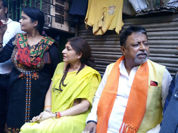 রূপার সঙ্গে চা-পান বৈঠক মুকুলের, কী বললেন রূপা, দেখুন ভিডিও রূপার সঙ্গে চা-পান বৈঠক মুকুলের, কী বললেন রূপা, দেখুন ভিডিও