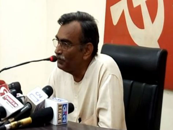 ডেঙ্গির মশা থেকে বাঁচতে অদ্ভুত নিদান সূর্যকান্তর ডেঙ্গির মশা থেকে বাঁচতে অদ্ভুত নিদান সূর্যকান্তর