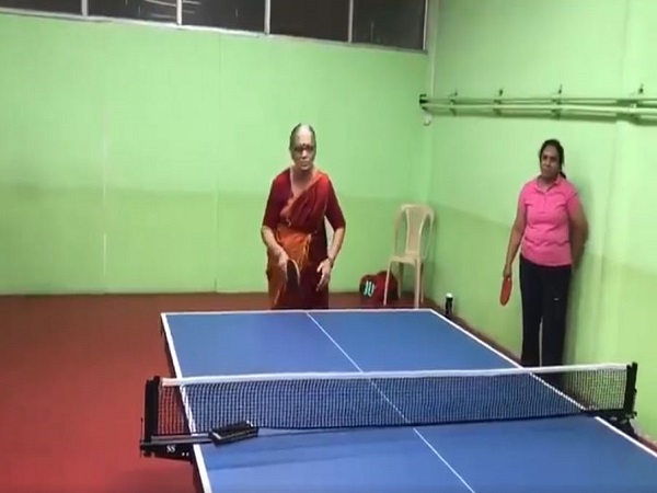 বয়সকে হার মানিয়েছেন বেঙ্গালুরুর এই বৃদ্ধা, তাঁর টেবিল টেনিস খেলার ভিডিও ভাইরাল বয়সকে হার মানিয়েছেন বেঙ্গালুরুর এই বৃদ্ধা, তাঁর টেবিল টেনিস খেলার ভিডিও ভাইরাল