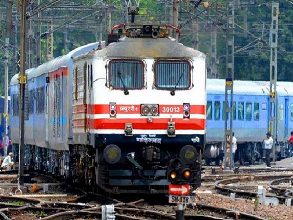 ৪৮টি ট্রেনে বাড়ল যাত্রীভাড়া, কারণ জানলে অবাক হবেন ৪৮টি ট্রেনে বাড়ল যাত্রীভাড়া, কারণ জানলে অবাক হবেন