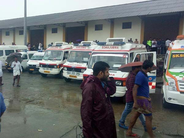 নৌ জাহাজ আনা হয়েছে