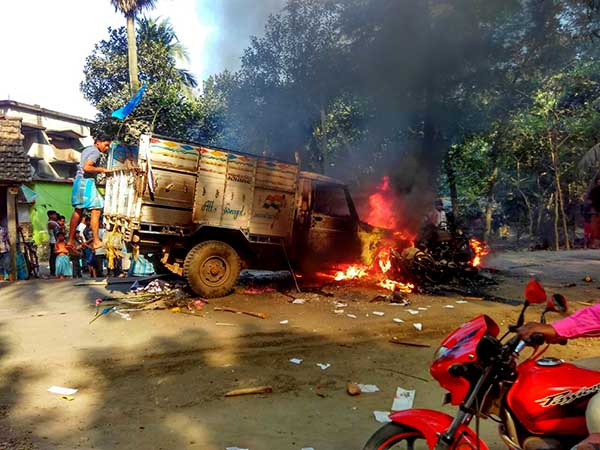 বছর শেষে ফের উত্তপ্ত ভাঙড়, পাওয়ার গ্রিড আন্দোলনকে ঘিরে ব্যাপক বোমাবাজি, গুলি বছর শেষে ফের উত্তপ্ত ভাঙড়, পাওয়ার গ্রিড আন্দোলনকে ঘিরে ব্যাপক বোমাবাজি, গুলি