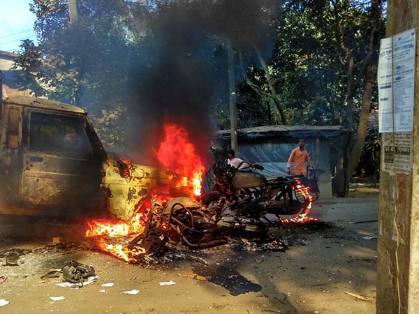 বছর শেষে ফের উত্তপ্ত ভাঙড়, পাওয়ার গ্রিড আন্দোলনকে ঘিরে ব্যাপক বোমাবাজি, গুলি বছর শেষে ফের উত্তপ্ত ভাঙড়, পাওয়ার গ্রিড আন্দোলনকে ঘিরে ব্যাপক বোমাবাজি, গুলি