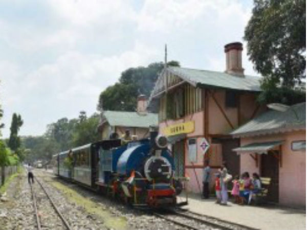 চালু ছিল টয় ট্রেনের আংশিক পরিষেবা