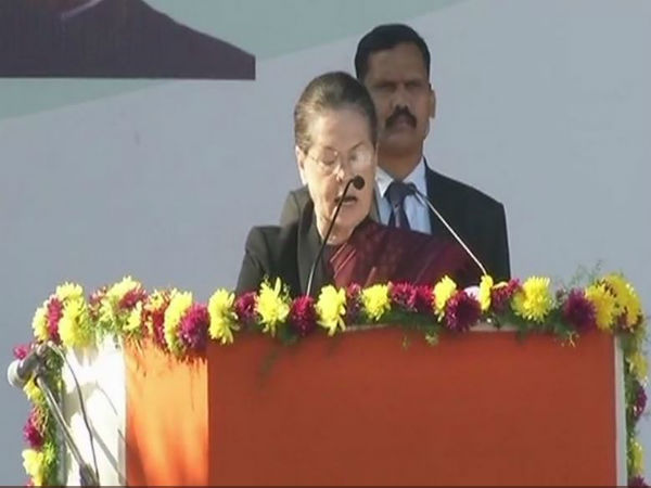 সব থেকে বেশি সময়ের জন্য ছিলেন সনিয়া