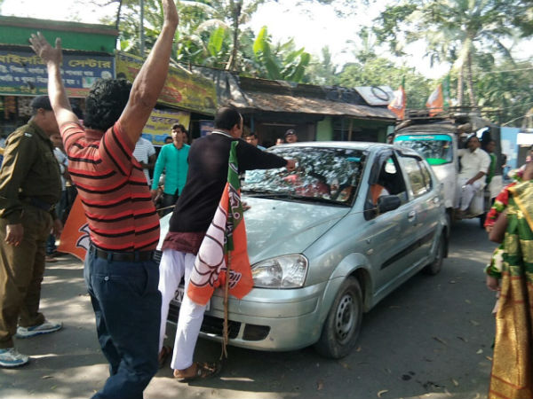 দিলীপ ঘোষের গাড়ি ঘিরে বিক্ষোভ