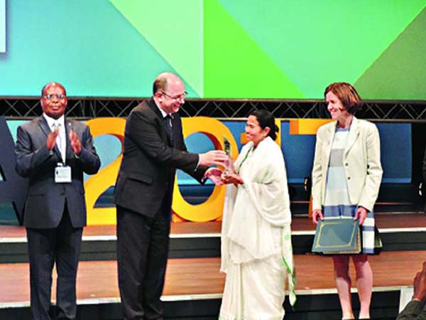 ‘হেগে’র মঞ্চে বাজিমাত মমতার ‘কন্যাশ্রী’র