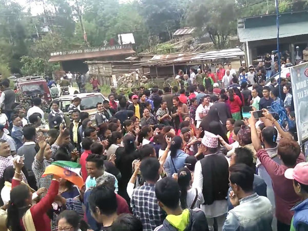 মমতার হাত ধরে গণতন্ত্র প্রতিষ্ঠা পাহাড়ে