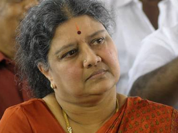 আয়কর হানা