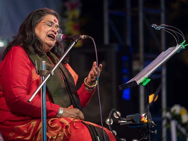 পার্ক স্ট্রিটে চাঁদের হাট