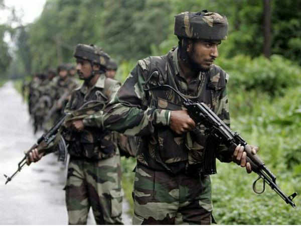 দক্ষিণ কাশ্মীরের সংঘর্ষ, মৃত ৩ লস্কর জঙ্গি, ১ সেনা আধিকারিক দক্ষিণ কাশ্মীরের সংঘর্ষ, মৃত ৩ লস্কর জঙ্গি, ১ সেনা আধিকারিক