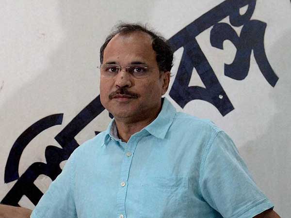 মোদী নিশানায় মমতার সুরে কথা বলছেন অধীর মোদী নিশানায় মমতার সুরে কথা বলছেন অধীর