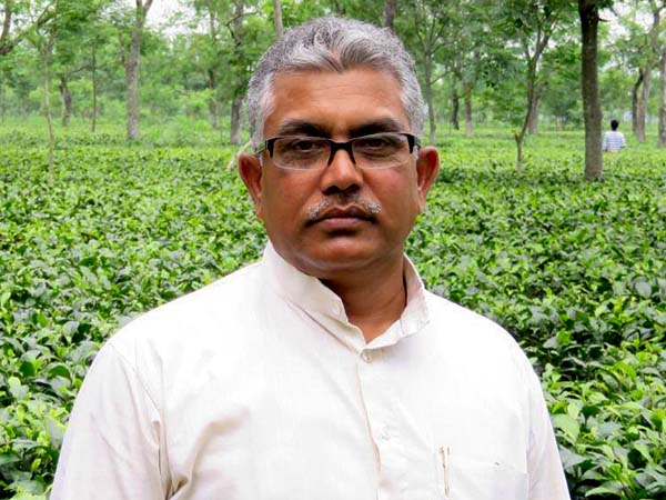 দিলীপের সভার আগেই ‘ভ্যানিস’ মঞ্চ, তাণ্ডবের অভিযোগ তৃণমূল বিধায়কের দিকে দিলীপের সভার আগেই ‘ভ্যানিস’ মঞ্চ, তাণ্ডবের অভিযোগ তৃণমূল বিধায়কের দিকে