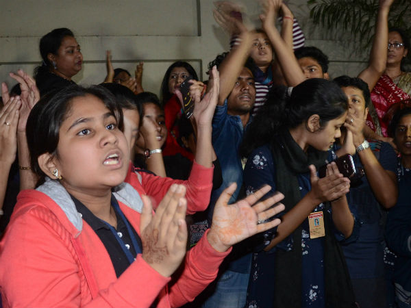জিডি বিড়লাকাণ্ডে অপসৃত অধ্যক্ষা, ত্রিপাক্ষিক বৈঠকে ‘বিচার’ পেল নির্যাতিতা ছাত্রী জিডি বিড়লাকাণ্ডে অপসৃত অধ্যক্ষা, ত্রিপাক্ষিক বৈঠকে ‘বিচার’ পেল নির্যাতিতা ছাত্রী