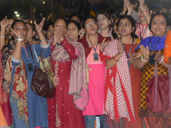 জিডি বিড়লাকাণ্ডে অপসৃত অধ্যক্ষা, ত্রিপাক্ষিক বৈঠকে ‘বিচার’ পেল নির্যাতিতা ছাত্রী জিডি বিড়লাকাণ্ডে অপসৃত অধ্যক্ষা, ত্রিপাক্ষিক বৈঠকে ‘বিচার’ পেল নির্যাতিতা ছাত্রী