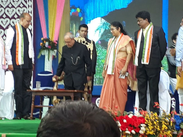 মমতার ভূয়সী প্রশংসায় প্রণববাবু, প্রথম কর্মস্থলে এসে উসকে দিলেন বাঙালি প্রধানমন্ত্রীর জল্পনা মমতার ভূয়সী প্রশংসায় প্রণববাবু, প্রথম কর্মস্থলে এসে উসকে দিলেন বাঙালি প্রধানমন্ত্রীর জল্পনা