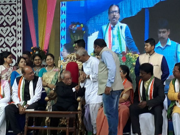 মমতার ভূয়সী প্রশংসায় প্রণববাবু, প্রথম কর্মস্থলে এসে উসকে দিলেন বাঙালি প্রধানমন্ত্রীর জল্পনা মমতার ভূয়সী প্রশংসায় প্রণববাবু, প্রথম কর্মস্থলে এসে উসকে দিলেন বাঙালি প্রধানমন্ত্রীর জল্পনা
