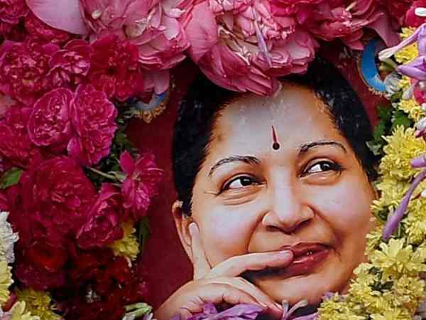 জয়ললিতার মৃত্যু তদন্তে নয়া মোড়, সমন পেলেন শশীকলা জয়ললিতার মৃত্যু তদন্তে নয়া মোড়, সমন পেলেন শশীকলা