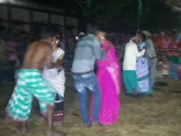 চুম্বন প্রতিযোগিতার আসর ২ বিধায়কের, বিজেপি শাসিত রাজ্য আনাচারের অভিযোগ, দেখুন ভিডিও চুম্বন প্রতিযোগিতার আসর ২ বিধায়কের, বিজেপি শাসিত রাজ্য আনাচারের অভিযোগ, দেখুন ভিডিও