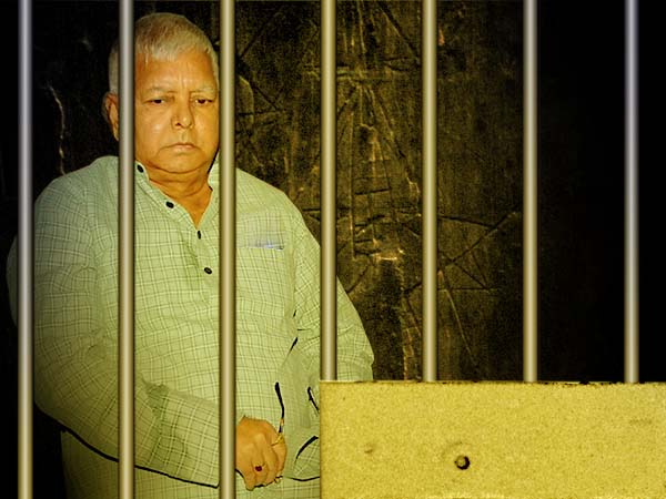 পশুখাদ্য কেলেঙ্কারি মামলায় কোন পথে ত্বরাণ্বিত লালুর জেল পশুখাদ্য কেলেঙ্কারি মামলায় কোন পথে ত্বরাণ্বিত লালুর জেল