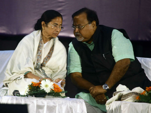 পার্থ-র ‘হেভিওয়েট’-তকমা ঘুচাতে বার্তা মমতার, নয়া লক্ষ্যে স্থির ‘সেনাপতি’ পার্থ-র ‘হেভিওয়েট’-তকমা ঘুচাতে বার্তা মমতার, নয়া লক্ষ্যে স্থির ‘সেনাপতি’