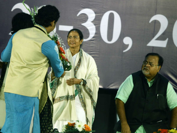 ইতিহাস বিকৃতিতে মোদী সরকারকে তুলোধনা মমতার, প্রশ্নে বিজেপির দেশপ্রেম ইতিহাস বিকৃতিতে মোদী সরকারকে তুলোধনা মমতার, প্রশ্নে বিজেপির দেশপ্রেম