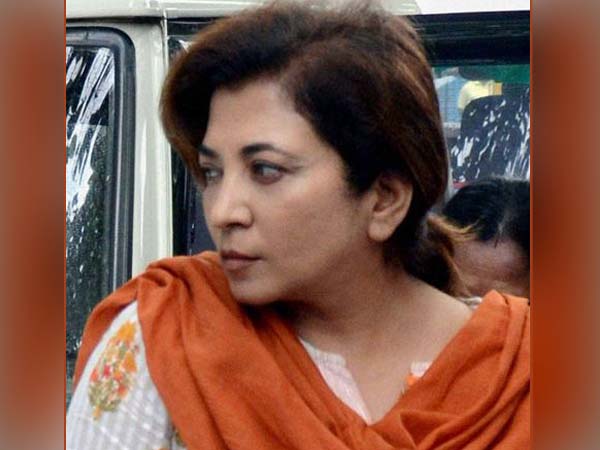 সারাদাকাণ্ডে ইনি-ও জেলে ছিলেন, তবে কি মুকুলের রাস্তায় হেঁটে পেলেন স্বস্তি সারাদাকাণ্ডে ইনি-ও জেলে ছিলেন, তবে কি মুকুলের রাস্তায় হেঁটে পেলেন স্বস্তি