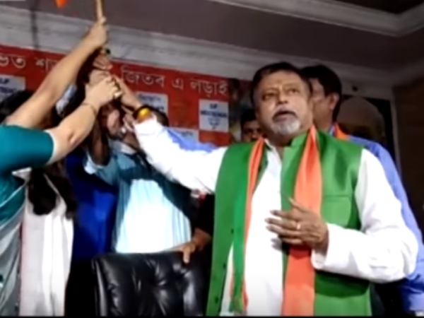 ডিএ-র ধাক্কায় ভাঙন তৃণমূলে! মুকুলের হাত ধরে সরকারিকর্মীরা দলে দলে বিজেপিতে ডিএ-র ধাক্কায় ভাঙন তৃণমূলে! মুকুলের হাত ধরে সরকারিকর্মীরা দলে দলে বিজেপিতে