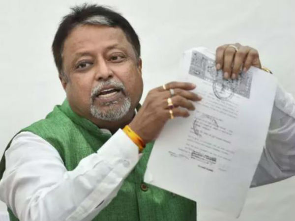 দুর্নীতি নিয়ে বাকযুদ্ধ মুকুল-জ্যোতিপ্রিয়র দুর্নীতি নিয়ে বাকযুদ্ধ মুকুল-জ্যোতিপ্রিয়র
