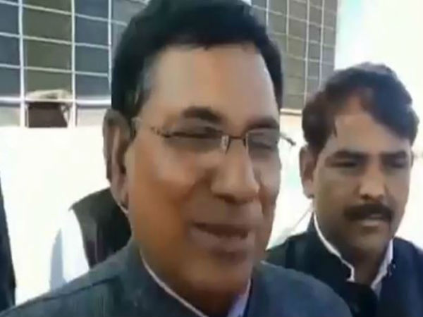 বিশ্বের সবথেকে দুর্নীতিগ্রস্ত প্রধানমন্ত্রী মোদী, রাজস্থানের বিজেপি মন্ত্রীর ভিডিও হল ভাইরাল বিশ্বের সবথেকে দুর্নীতিগ্রস্ত প্রধানমন্ত্রী মোদী, রাজস্থানের বিজেপি মন্ত্রীর ভিডিও হল ভাইরাল