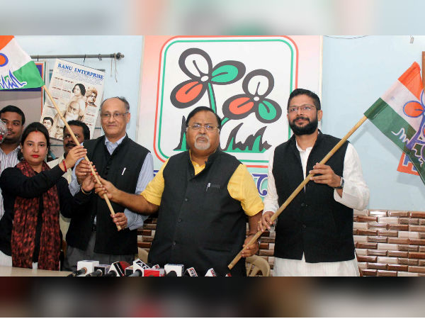 ঝোপ বুঝে কোপ মেরেছেন মমতা, উলুবেড়িয়া উপনির্বাচনের আগে ধাক্কা বিজেপিতে ঝোপ বুঝে কোপ মেরেছেন মমতা, উলুবেড়িয়া উপনির্বাচনের আগে ধাক্কা বিজেপিতে