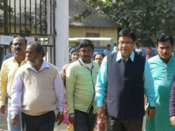 দলীয় নেত্রীকে এমনই 'কটাক্ষ' দিনহাটার উদয়নের দলীয় নেত্রীকে এমনই 'কটাক্ষ' দিনহাটার উদয়নের